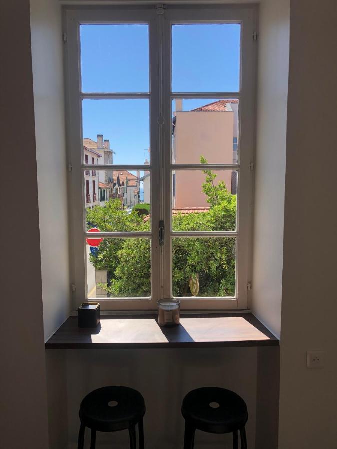 Bel appartement, offrant calme et luminosité, proche Côte des Basques Biarriz Exterior foto