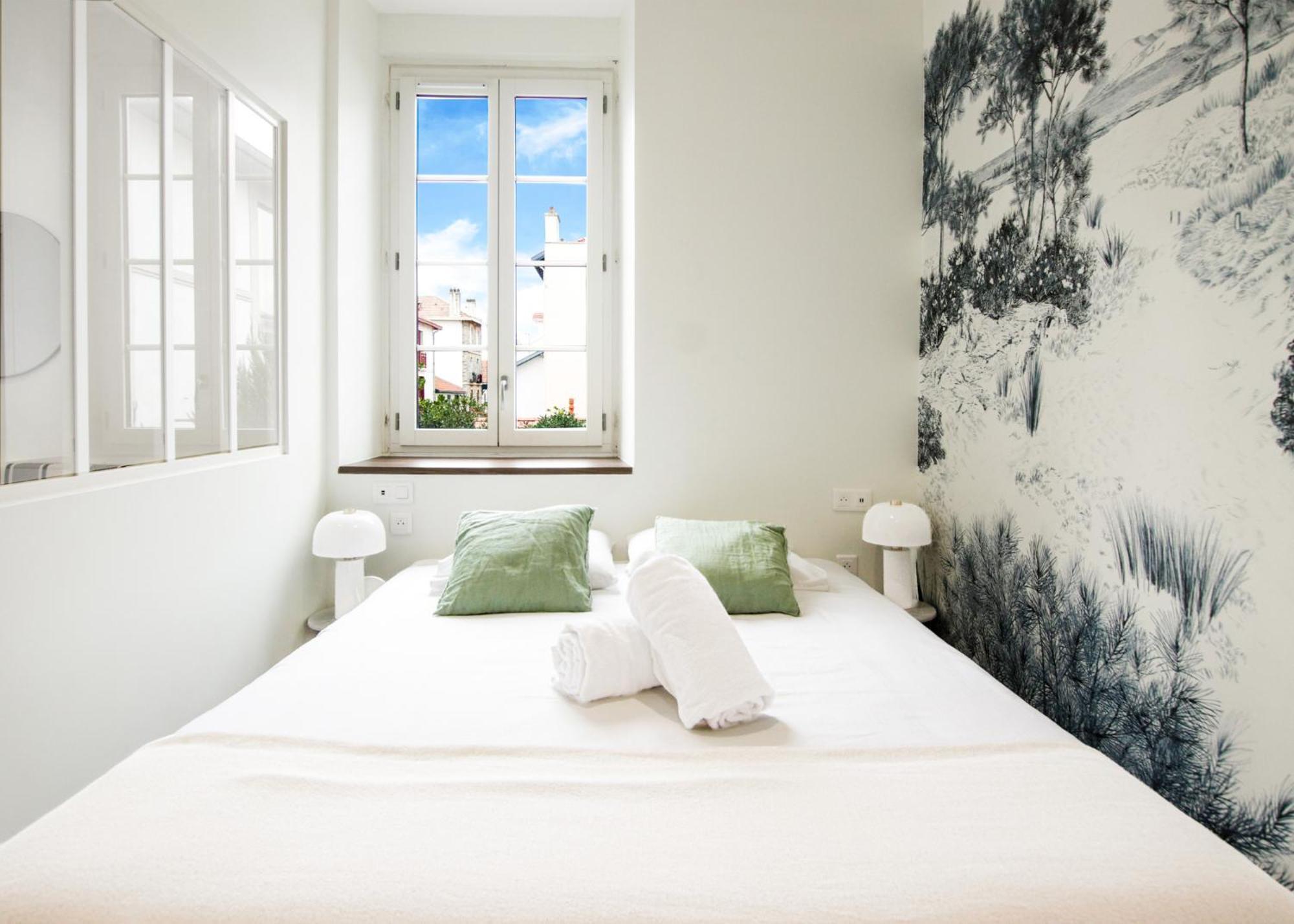 Bel appartement, offrant calme et luminosité, proche Côte des Basques Biarriz Exterior foto